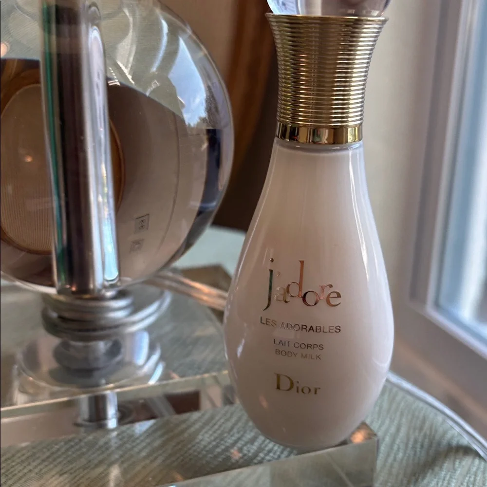 Dior J'adore Body Milk in White and Gold - Picture 2 of 4